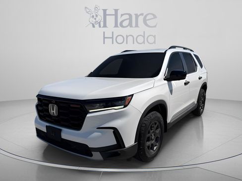 Certified 2024 Honda Pilot TrailSport image 1