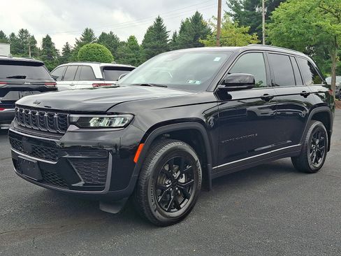 Certified 2026 Jeep Grand Cherokee Altitude AWD/4WD image 1