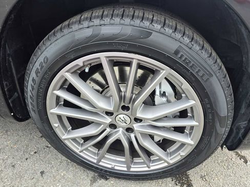 Used 2020 Maserati Levante S GranLusso image 9