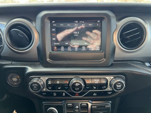 Used 2023 Jeep Wrangler Willys image 17