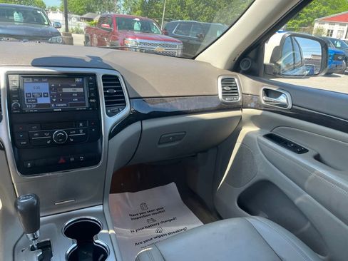 Used 2011 Jeep Grand Cherokee Laredo AWD/4WD image 13