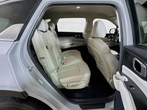 Used 2024 Kia Sorento S FWD image 25