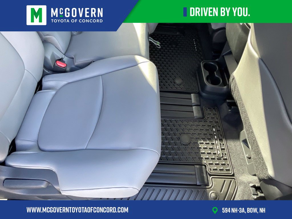 Used 2026 Toyota Sienna XLE FWD image 23