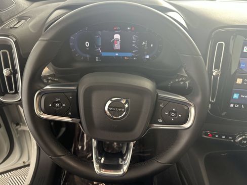 Used 2024 Volvo XC40 B5 Core AWD/4WD image 14
