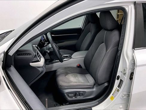 Used 2022 Toyota Camry LE image 31