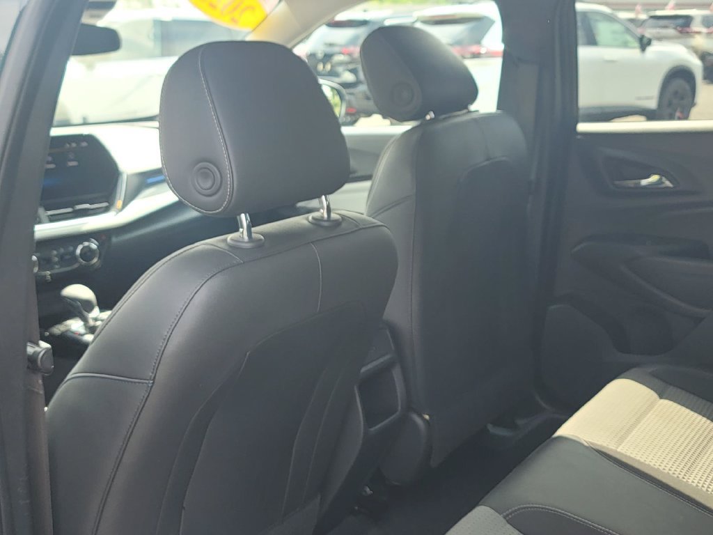 Used 2025 Chevrolet Trax LT FWD image 18