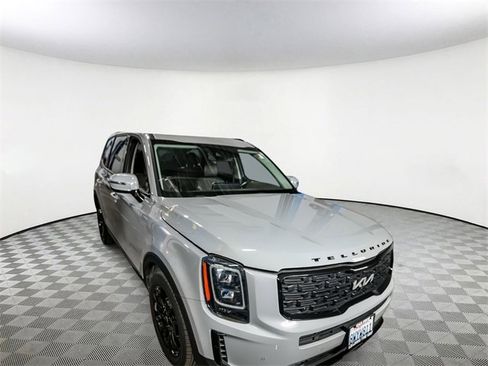 Certified 2022 Kia Telluride SX w/ Nightfall Edition Package image 3