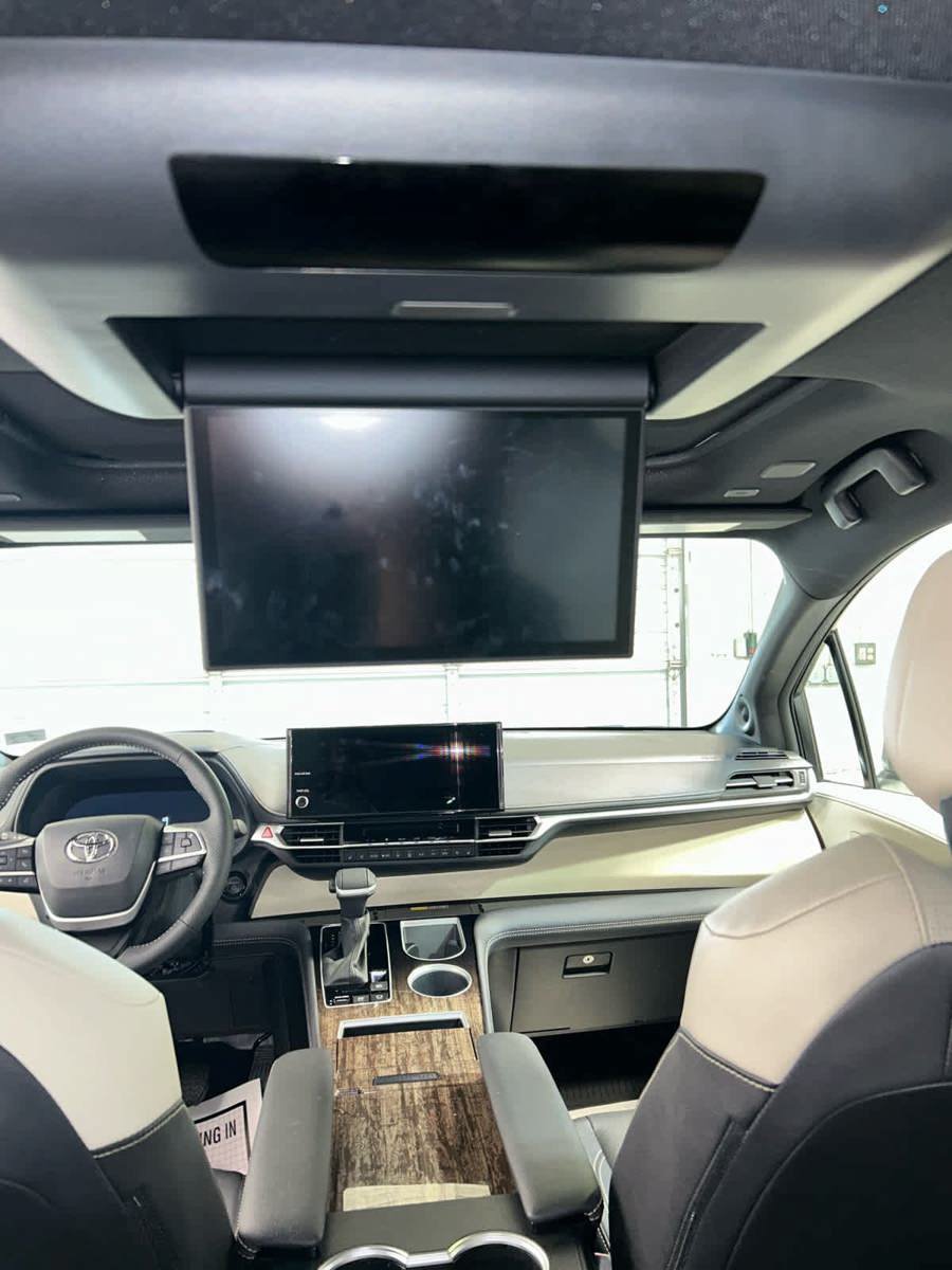 Used 2026 Toyota Sienna Platinum AWD/4WD image 10