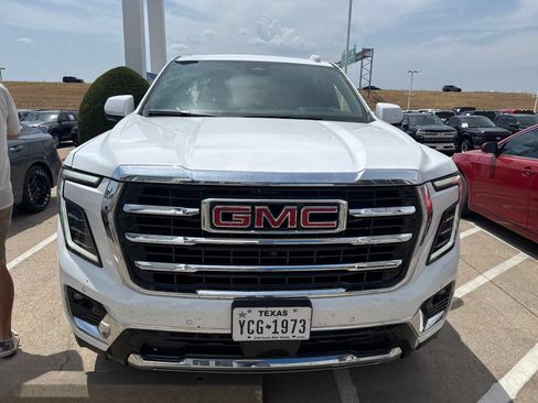 Used 2026 GMC Yukon Elevation w/ Elevation Premium Package AWD/4WD image 2