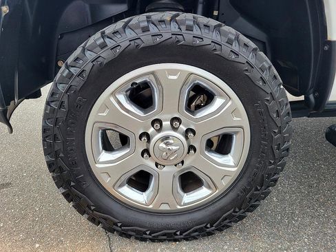 Used 2017 RAM 2500 Tradesman w/ Chrome Appearance Group image 8