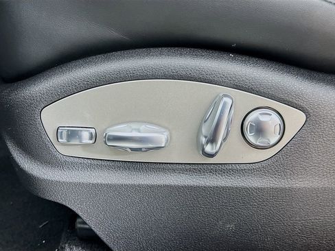 New 2026 Porsche Macan Base image 22