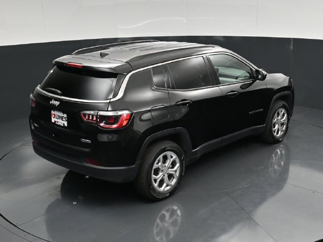Certified 2024 Jeep Compass Latitude AWD/4WD image 44