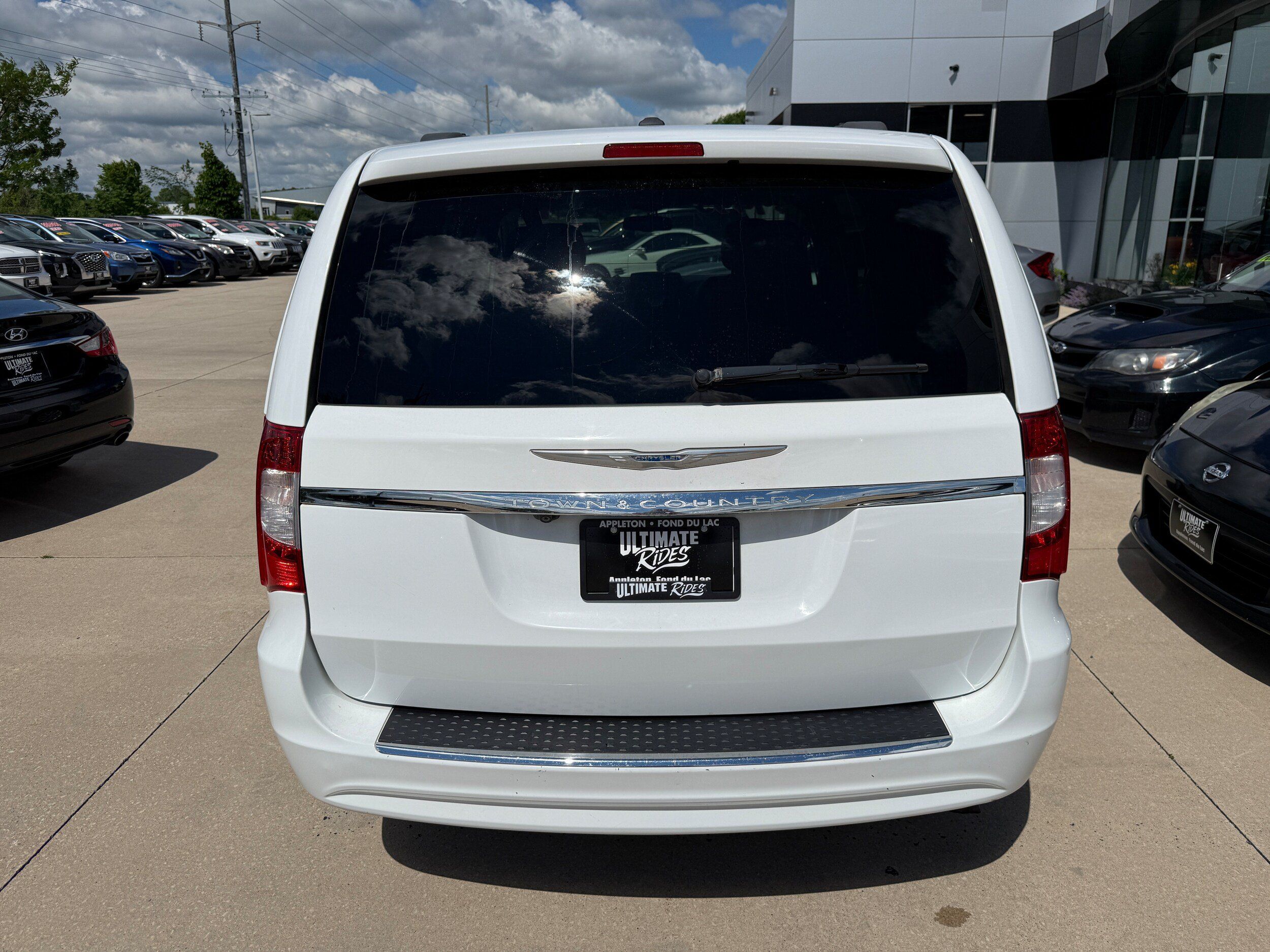 Used 2016 Chrysler Town & Country Touring w/ Driver Convenience Group FWD image 5