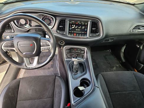 Used 2018 Dodge Challenger R/T Scat Pack w/ Leather Interior Group RWD image 9
