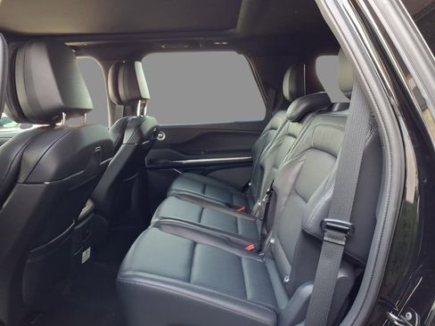 New 2025 Lincoln Navigator Reserve w/ Jet Appearance Package AWD/4WD image 6