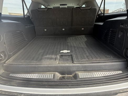 Used 2018 Chevrolet Suburban LT w/ LT Signature Package image 21