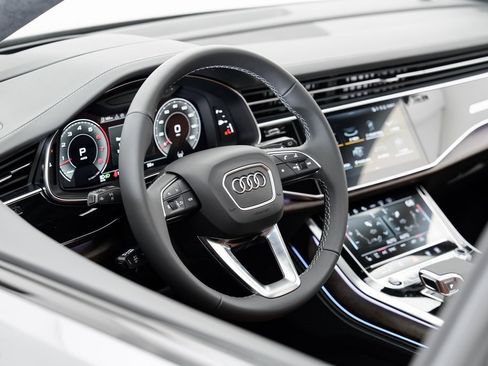 Certified 2025 Audi Q8 Prestige w/ Prestige Package image 16