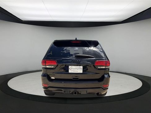 Used 2017 Jeep Grand Cherokee Altitude AWD/4WD image 6
