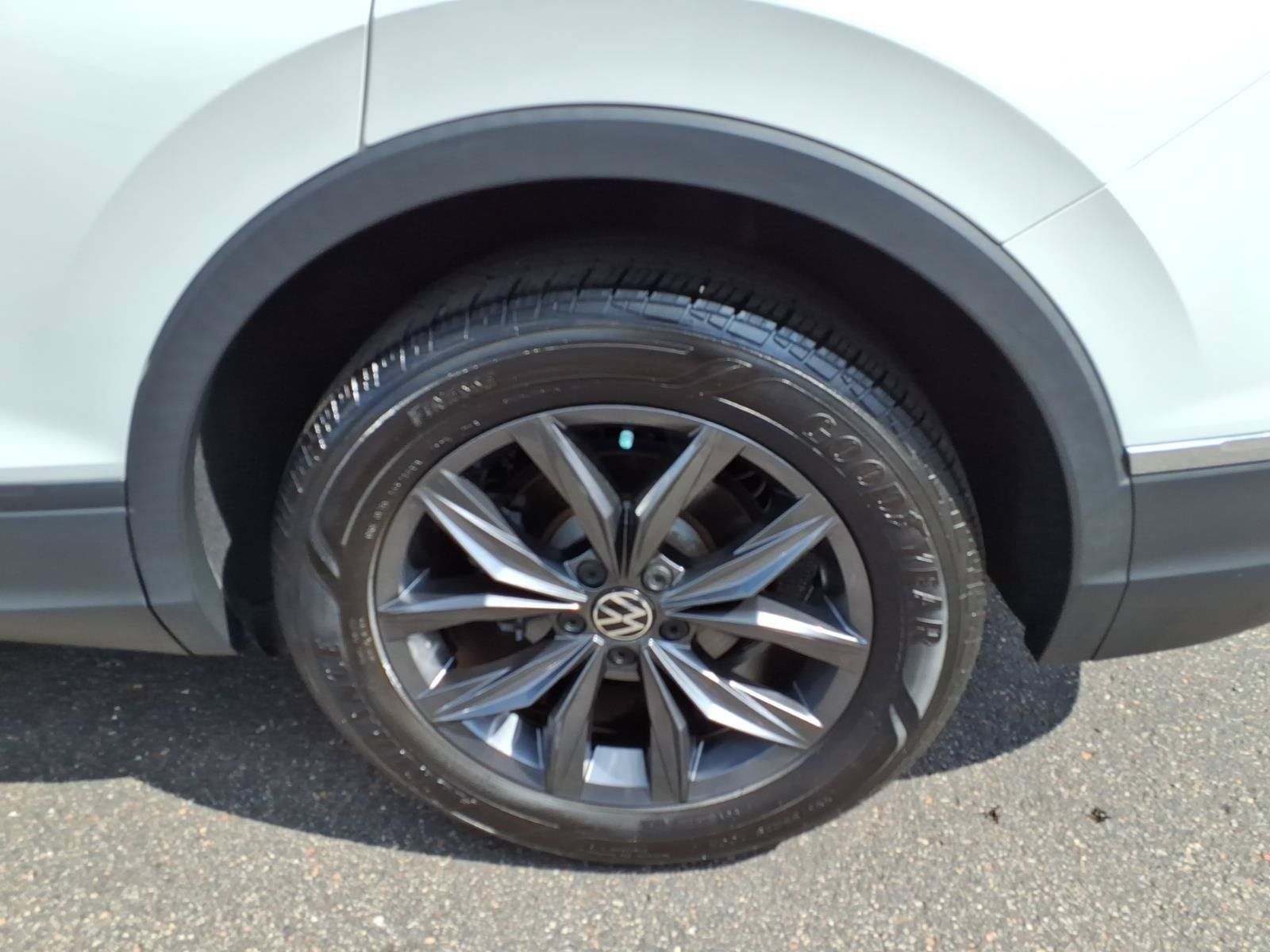 Used 2023 Volkswagen Tiguan SE FWD image 14