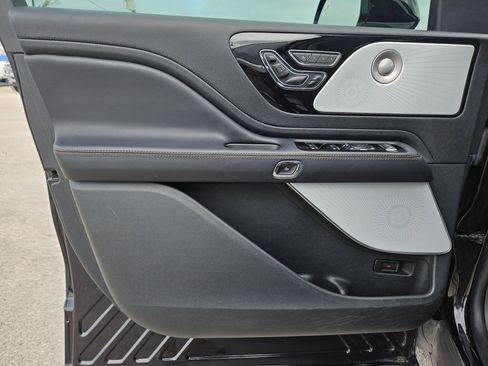 Used 2023 Lincoln Aviator Reserve w/ Equipment Group 201A image 11