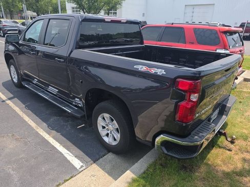 Used 2022 Chevrolet Silverado 1500 LT AWD/4WD image 9