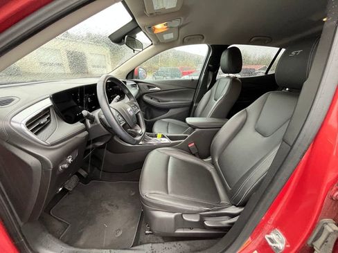 Used 2024 Buick Encore GX Sport Touring image 9