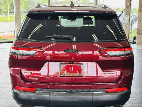 Used 2024 Jeep Grand Cherokee L Altitude AWD/4WD image 8