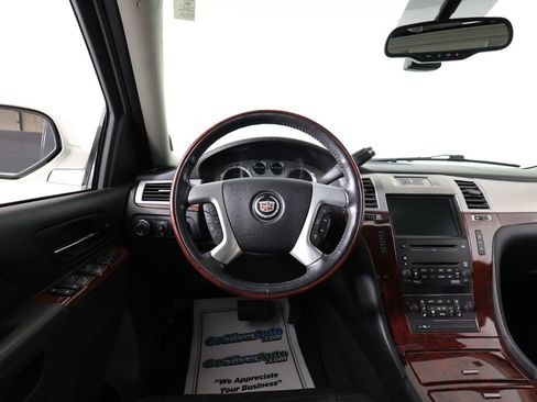 Used 2010 Cadillac Escalade Luxury AWD/4WD image 30