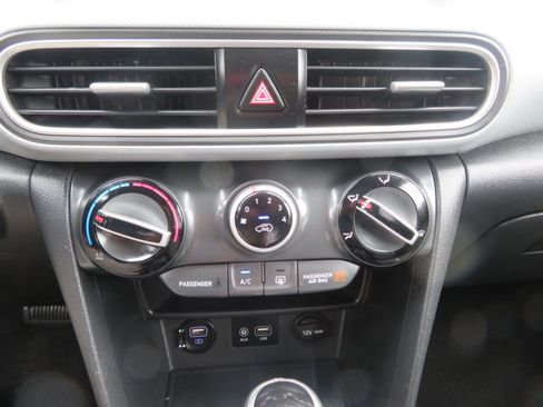 Used 2019 Hyundai Kona SEL image 28