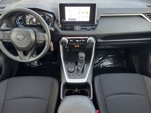 Certified 2025 Toyota RAV4 LE image 17