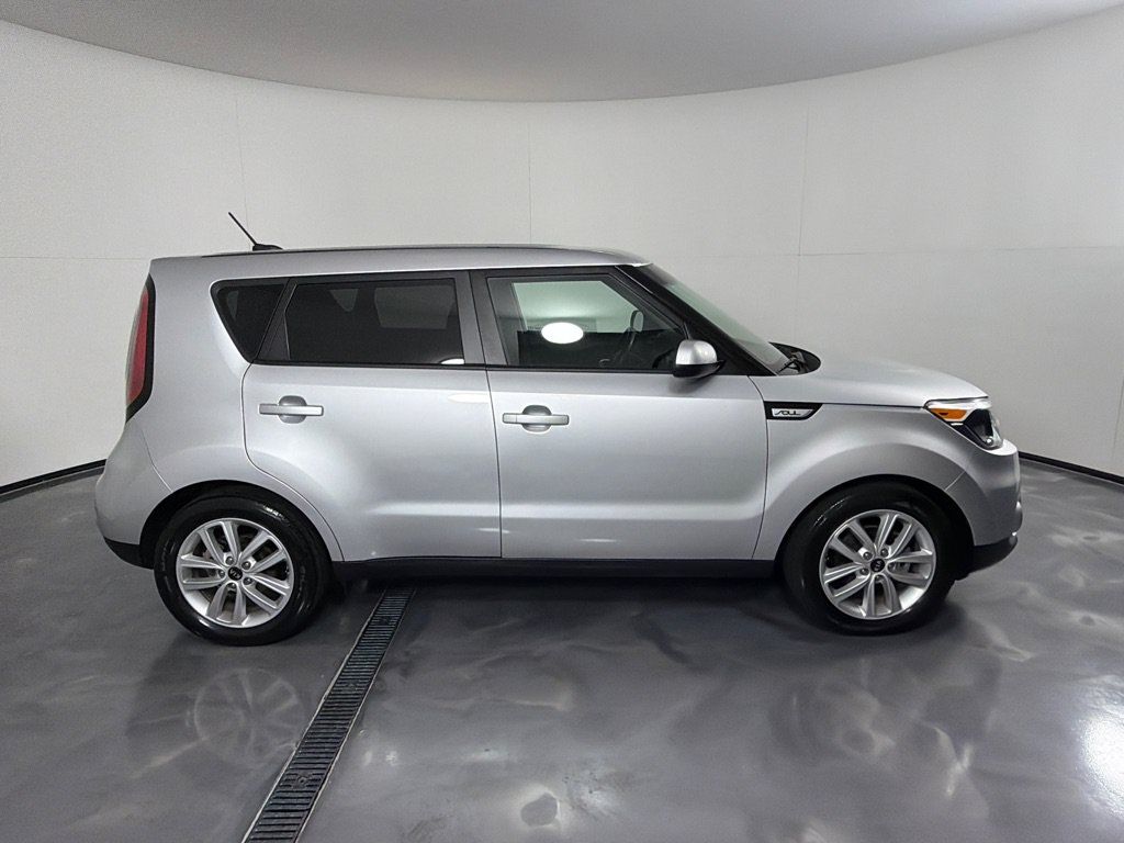 Used 2018 Kia Soul + FWD image 4