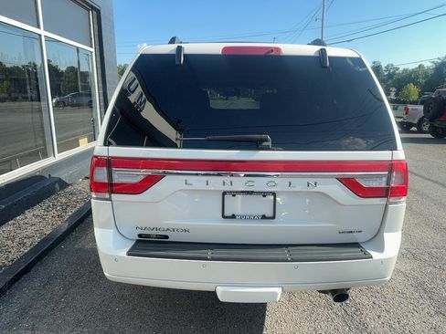 Used 2016 Lincoln Navigator Select AWD/4WD image 6
