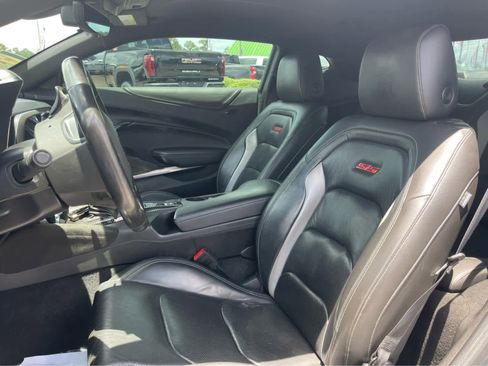 Used 2020 Chevrolet Camaro SS RWD image 13