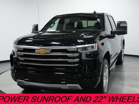 Used 2024 Chevrolet Silverado 1500 High Country w/ High Country Premium Package image 3