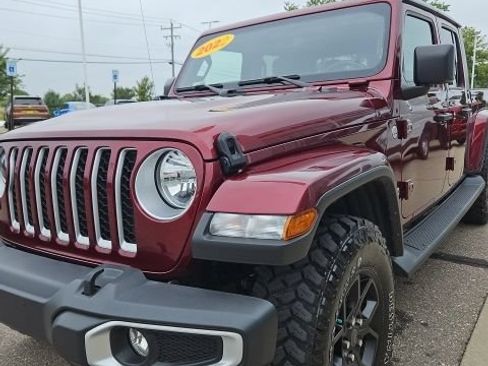 Used 2022 Jeep Gladiator Overland w/ Cold Weather Group AWD/4WD image 1