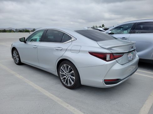 Used 2020 Lexus ES 300h w/ Premium Package FWD image 3