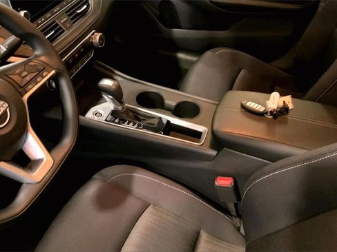 Used 2025 Nissan Altima 2.5 SV image 16