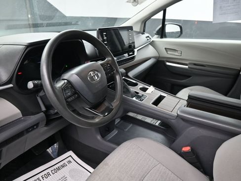 Used 2024 Toyota Sienna LE image 24