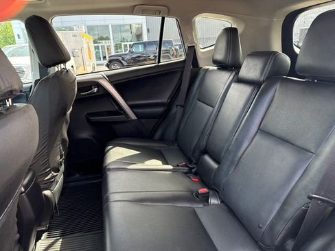 Used 2018 Toyota RAV4 XLE AWD/4WD image 27