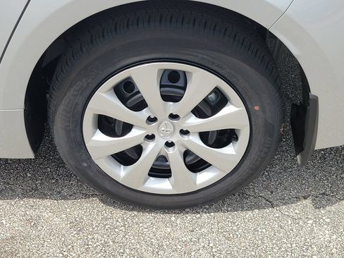 Used 2026 Toyota Corolla LE FWD image 5
