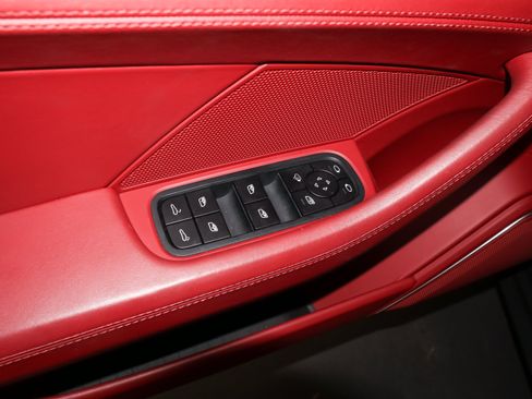 Used 2022 Porsche Panamera image 18