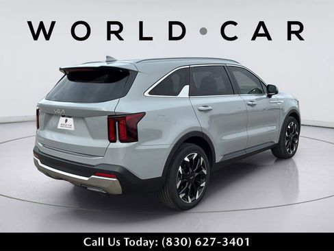 Certified 2025 Kia Sorento EX image 17
