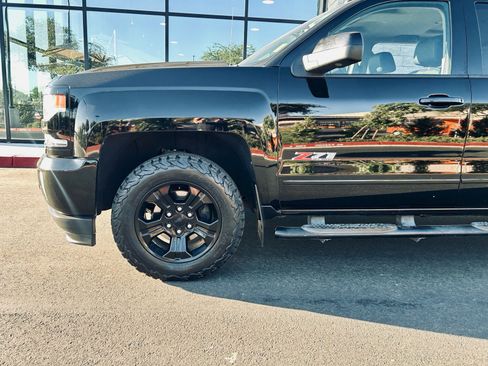 Used 2017 Chevrolet Silverado 1500 LTZ Z71 w/ Midnight Edition AWD/4WD image 8
