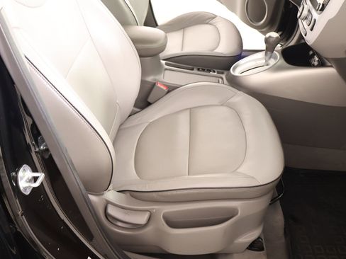 Used 2018 Kia Soul EV + FWD image 14