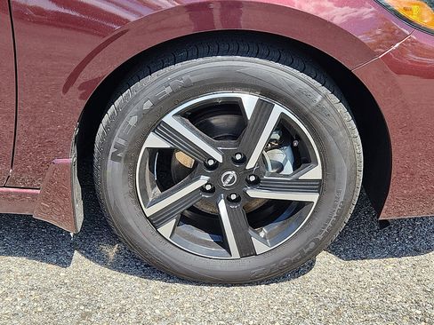 Used 2025 Nissan Sentra SV FWD image 8