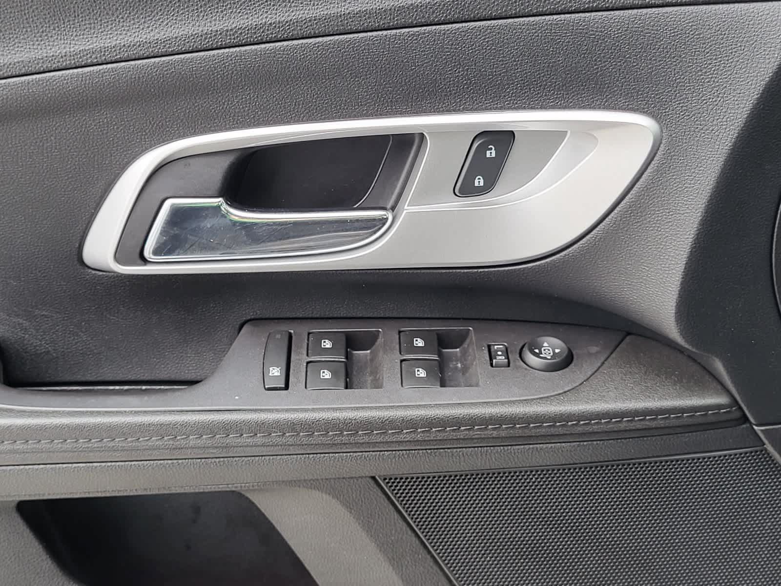 Used 2017 Chevrolet Equinox Premier w/ Enhanced Convenience Package AWD/4WD image 16