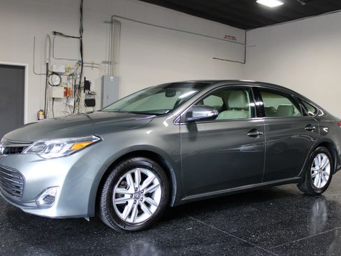 Used 2013 Toyota Avalon XLE Premium FWD image 7