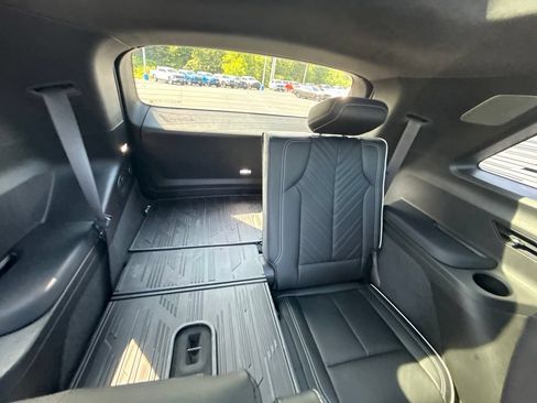 Used 2026 Cadillac Vistiq Platinum w/ LPO, Floor Liner Package AWD/4WD image 41