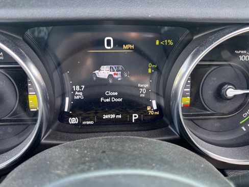 Used 2023 Jeep Wrangler Unlimited Sahara w/ Cold Weather Group AWD/4WD image 6