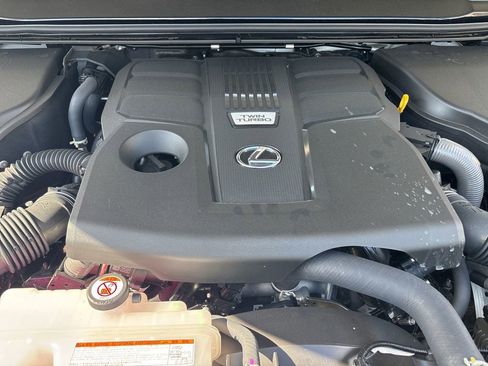 Used 2026 Lexus GX 550 w/ Accessory Package (31) AWD/4WD image 9
